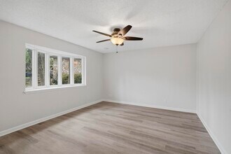 1906 Hillingway St in San Antonio, TX - Building Photo - Building Photo