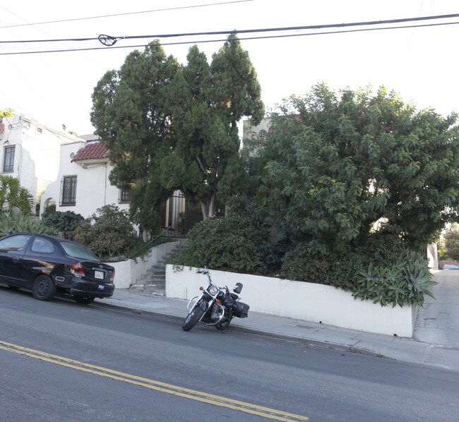 800-804 3/4 Lucile Ave in Los Angeles, CA - Foto de edificio - Building Photo