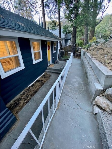 23870 Lakeview Dr in Crestline, CA - Building Photo - Building Photo