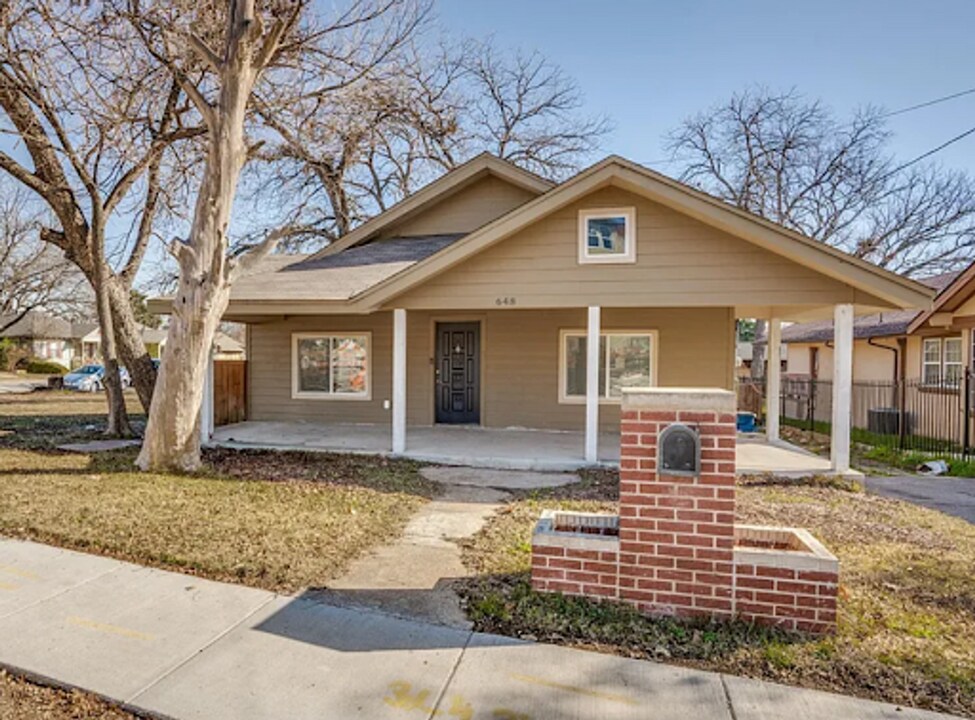 648 N Tyler St in Dallas, TX - Building Photo
