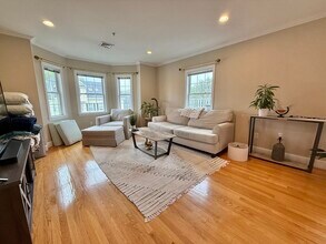 146 Adams St in Waltham, MA - Building Photo - Building Photo