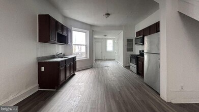 56 N Dewey St in Philadelphia, PA - Building Photo - Building Photo