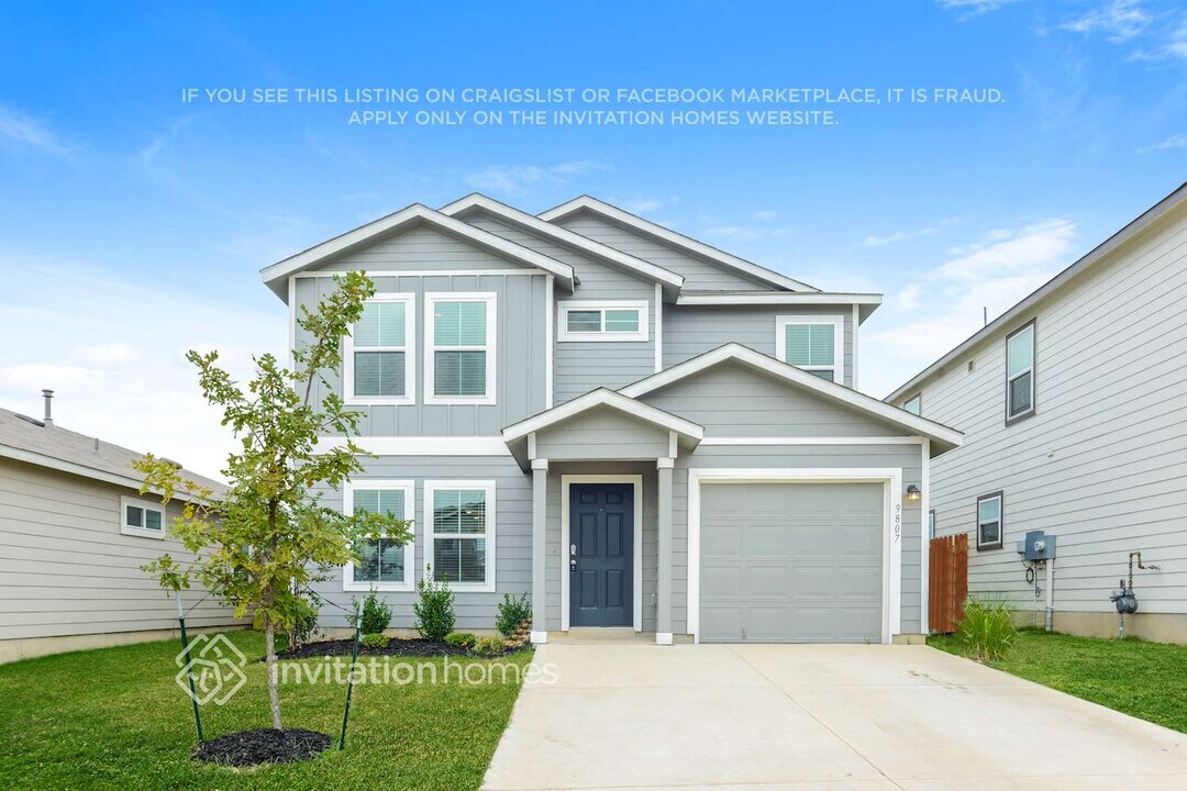 9807 Spotted Rose in San Antonio, TX - Foto de edificio