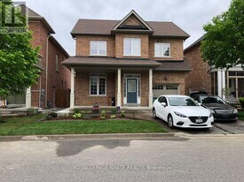 33 George Robinson Dr in Brampton, ON - Building Photo