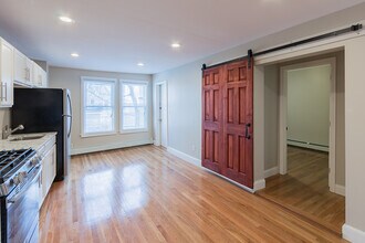 97 Bridge St, Unit #2 in Salem, MA - Building Photo - Building Photo