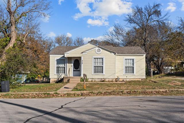 312 W Weatherford St in Weatherford, TX - Building Photo