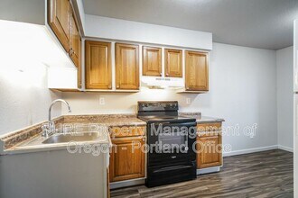 760 Plymouth Dr NE in Salem, OR - Building Photo - Building Photo