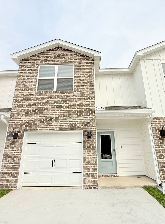 property at 2479 Cliff Hollow Cir