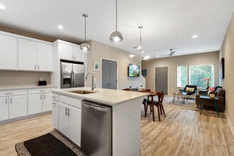 823 N Bronough St in Tallahassee, FL - Building Photo - Building Photo