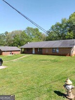 200 Tanglewood Dr in Monroe, GA - Building Photo