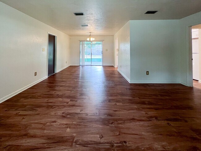 5610 NW 27th St in Gainesville, FL - Building Photo - Building Photo