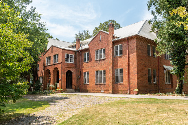 37 Brown St in Weaverville, NC - Building Photo - Building Photo