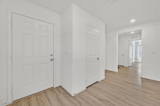 9736 Newcastle Spgs Ave in Las Vegas, NV - Building Photo - Building Photo