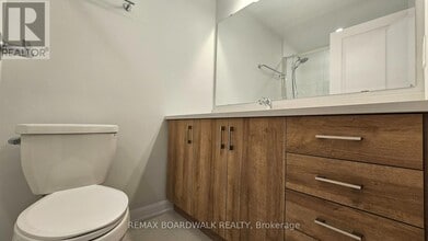 801 Glenroy Gilbert Dr in Ottawa, ON - Building Photo - Building Photo