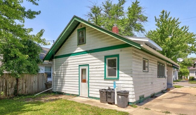 2207 W Genesee Ave in Saginaw, MI - Building Photo - Building Photo