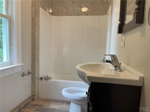 307 Milton Ave in Syracuse, NY - Foto de edificio - Building Photo