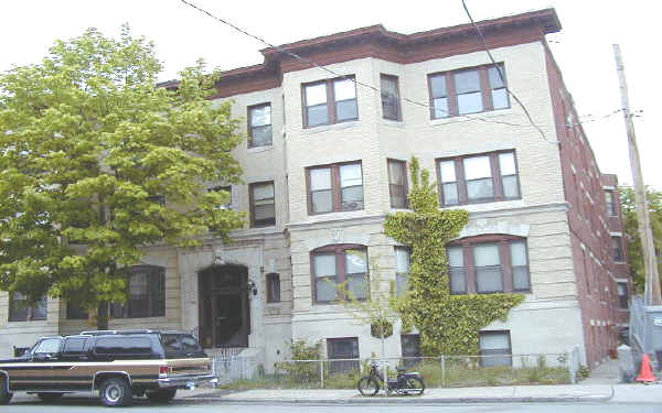 Maverick Suites in Brookline, MA - Foto de edificio