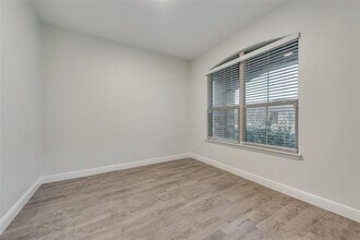 11109 Rockchapel Dr in Fort Worth, TX - Foto de edificio - Building Photo