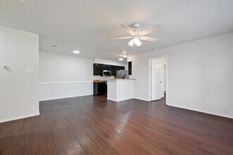 5303 Spring Meadow Rd in Austin, TX - Building Photo - Building Photo