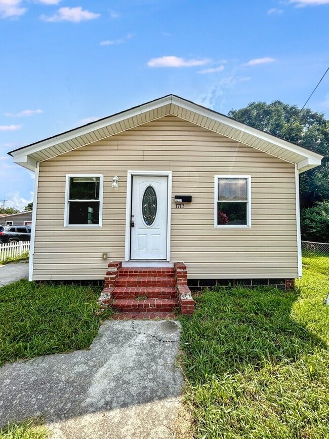 property at 1717 Arlington Rd