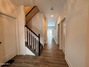 587A Grooms Rd in Clifton Park, NY - Building Photo - Building Photo