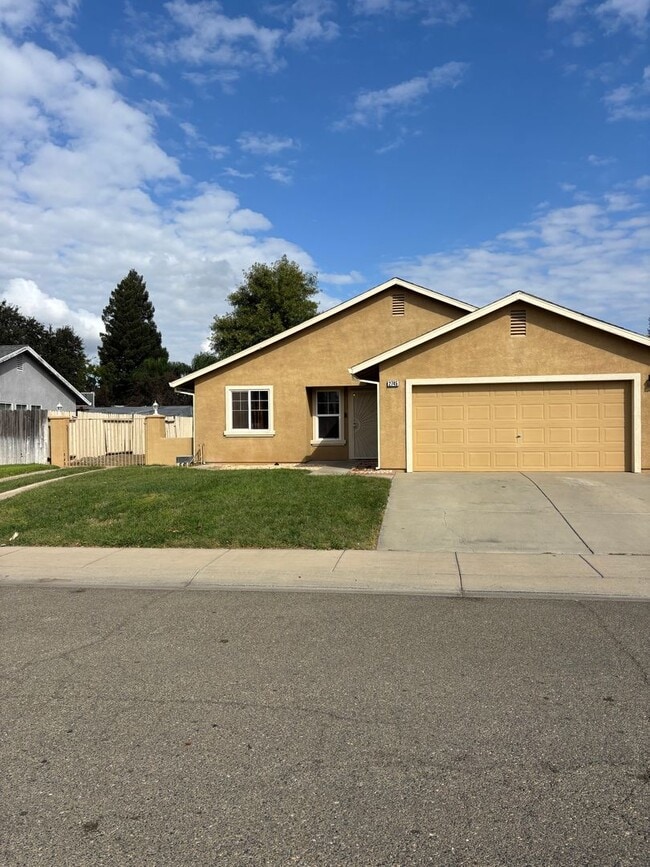 property at 2745 Deanne St