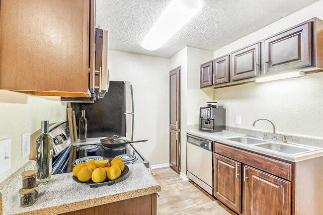 The Arbors of Euless Apartments in Euless, TX - Foto de edificio - Building Photo