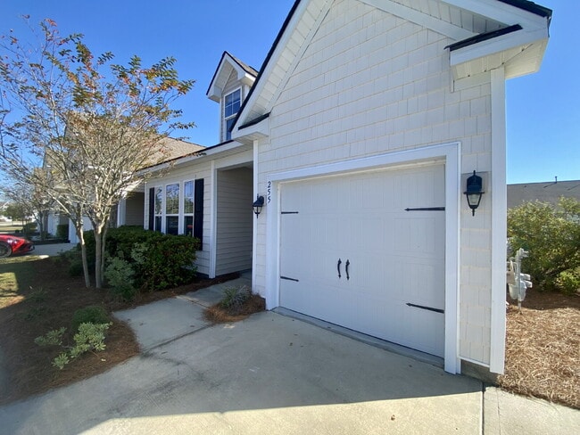 255 Wooden Wheel Ln in Bluffton, SC - Building Photo - Building Photo