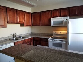 5332 River Glen Dr in Las Vegas, NV - Building Photo - Building Photo