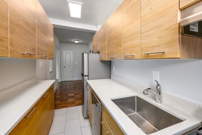 Macomb Gardens in Washington, DC - Foto de edificio - Interior Photo