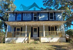1006 Holton Pl in High Point, NC - Building Photo