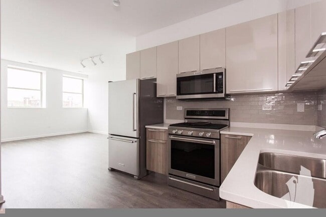 931 W Dakin St, Unit 932-205 in Chicago, IL - Building Photo - Building Photo