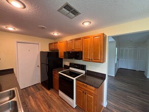7578 St Andrews Blvd in Spring Hill, FL - Building Photo - Building Photo