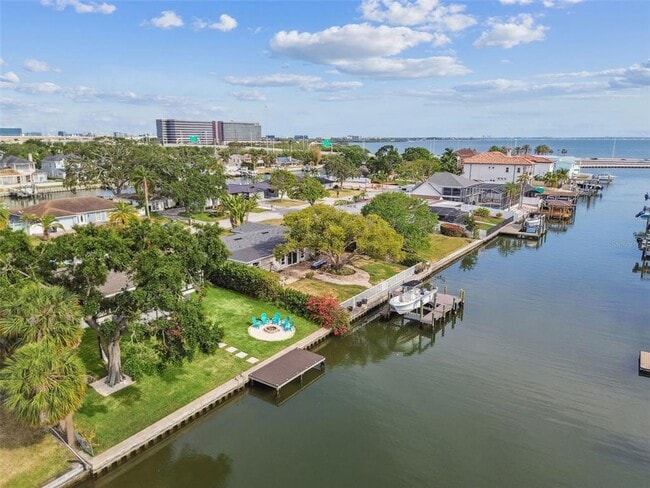 3922 Fontainebleau Dr in Tampa, FL - Building Photo - Building Photo