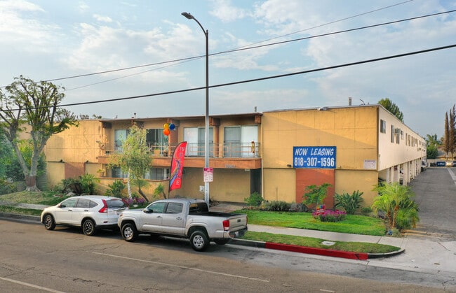 19962 Roscoe Blvd photo'