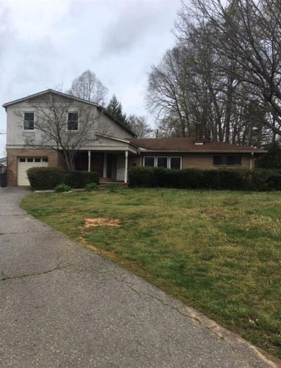 1513 Cedar Ln in Wilkesboro, NC - Building Photo