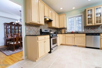 7 Clearwater Ct in Clifton Park, NY - Building Photo - Building Photo