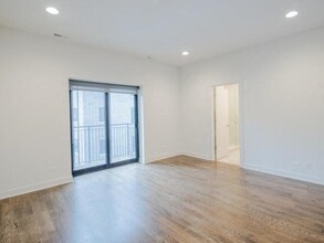 832 W Erie St in Chicago, IL - Foto de edificio - Building Photo