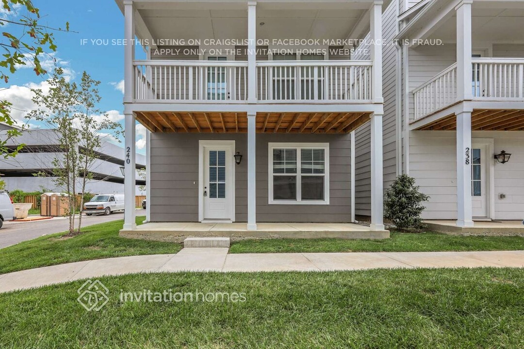 240 Founders Ln in Nashville, TN - Foto de edificio