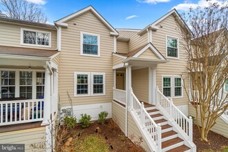 4850 Dorsey Hall Dr in Ellicott City, MD - Building Photo - Building Photo