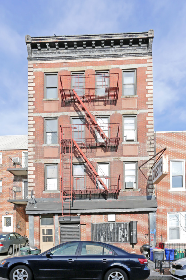 20-14 29th St in Astoria, NY - Building Photo - Building Photo