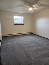 201 Rose Ln St SW in North Canton, OH - Foto de edificio - Building Photo