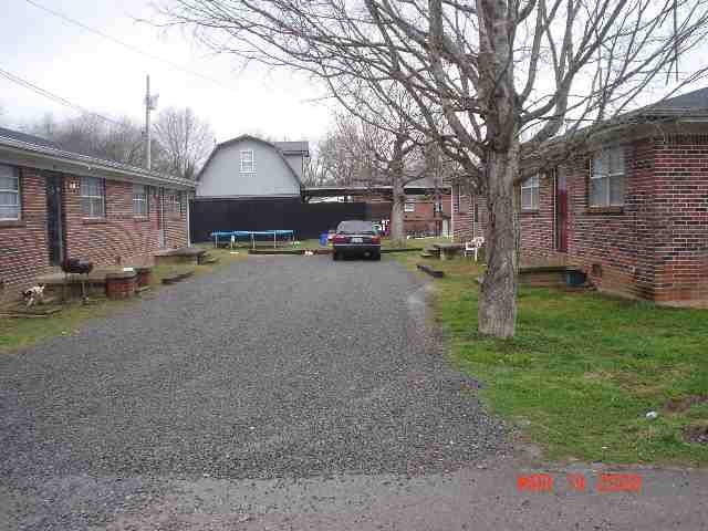 201 Commerce St in Celina, TN - Building Photo