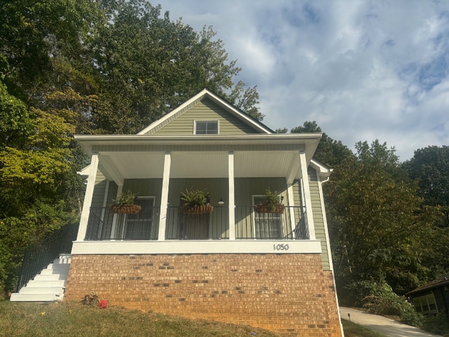property at 1050 Pineville Rd