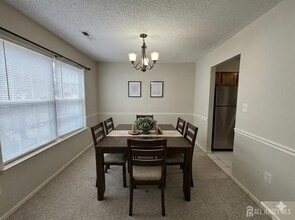 62 Colleen Ct in Kendall Park, NJ - Building Photo - Building Photo