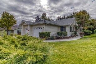 1923 NE Derek Dr in Bend, OR - Building Photo