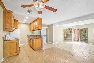 2234 E Desert Inn Rd in Las Vegas, NV - Building Photo - Building Photo