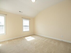 335 Bridgegate Dr in Cary, NC - Building Photo - Building Photo