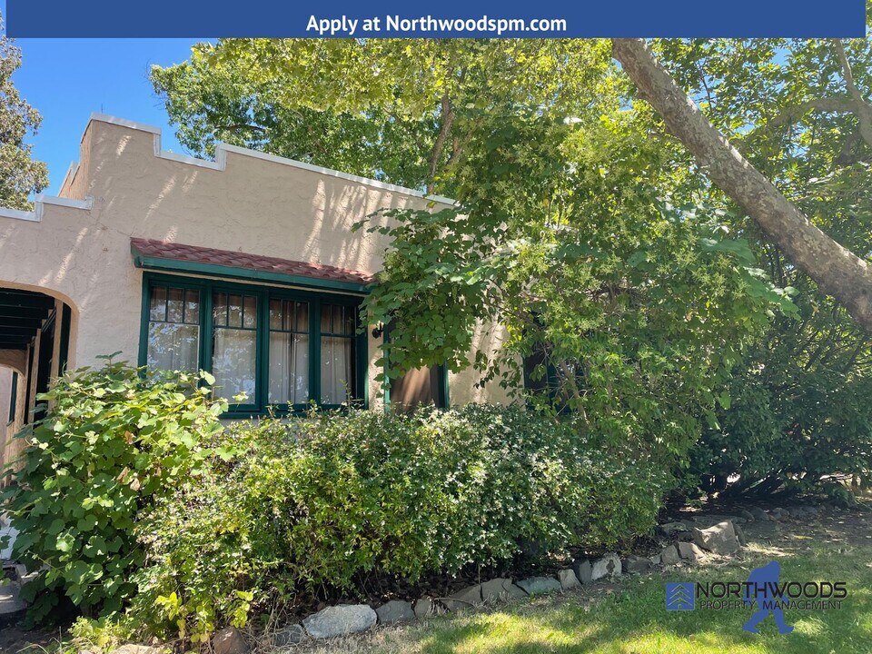 19 Willamette Ave in Medford, OR - Building Photo
