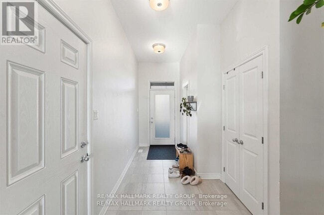 203 Finsbury Ave in Ottawa, ON - Building Photo - Building Photo